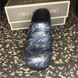 Dansko Women's Blue Patterned Clogs